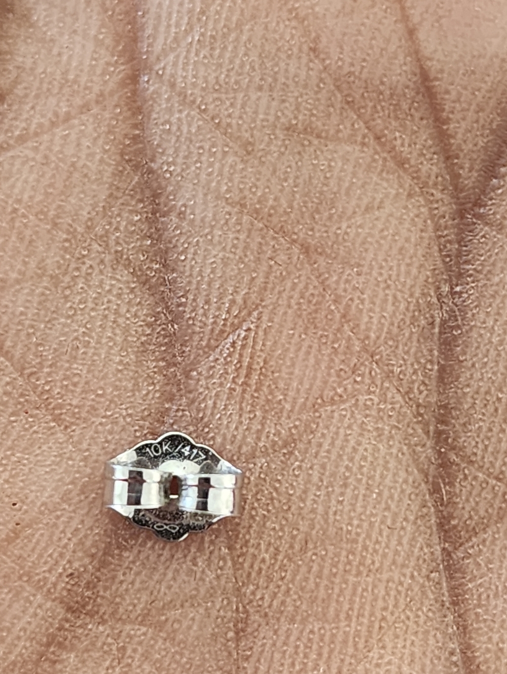 Kay Jewelers "Center Of Me" 1/5ct Tw 10k Stamped Knot Pendant Necklace and Studs - Picture 9 of 14